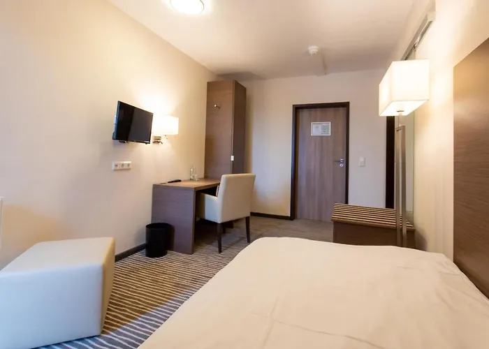 Am Rothenberg 4*