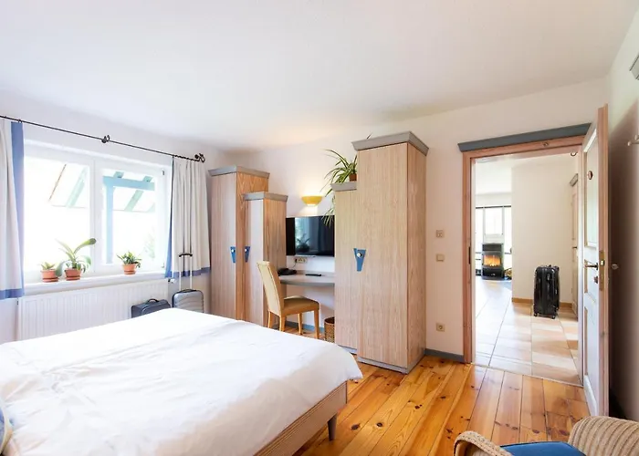 Am Rothenberg 4*